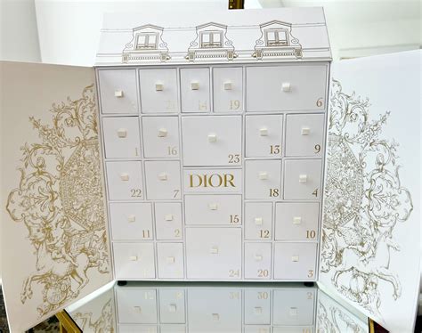 dior le 30 montaigne holiday 2023 advent calendar|Dior advent calendar.